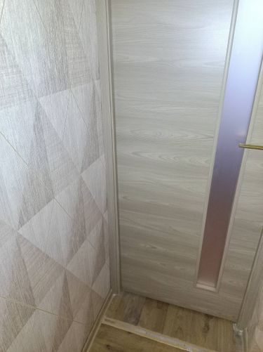 Установка межкомнатной одностворчатой двери с врезанной фурнитурой