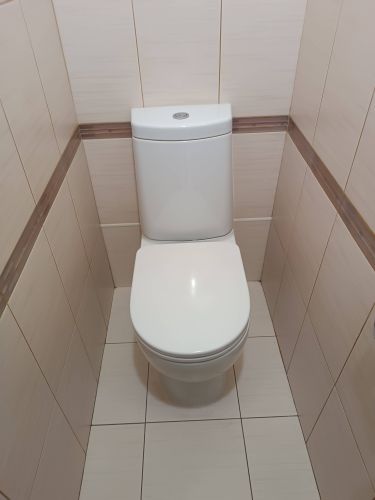 Установлено новое сантехническое оборудование, подключены коммуникации, герметизация швов, проверена функциональность, обеспечена устойчивость. Завершено обновление интерьера.