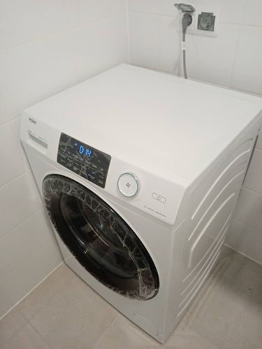 Подключено оборудование: подключение к водопроводу, сливу, электричеству. Устройство установлено на ровную поверхность, проверена работоспособность, проведена настройка.