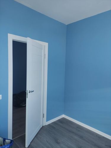 Покраска обоев в 2 слоя