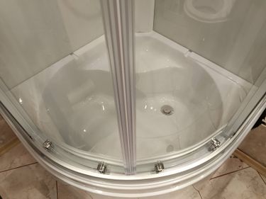 Установка душевой кабины шириной до 90 см