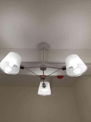 Установка люстры в сборке