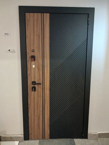 Демонтаж металлической двери с сохранением дверного блока