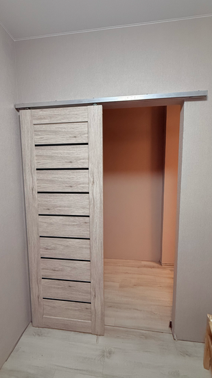 Установка межкомнатной одностворчатой раздвижной навесной двери без отделки проема