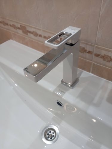 Установка смесителя (на готовые коммуникации)