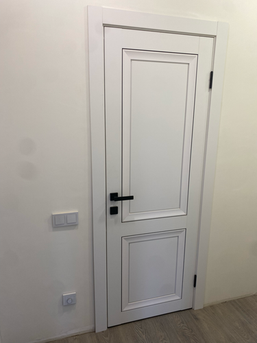 Отделка откосов входной двери (оштукатуривание или установка панелей)