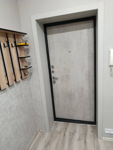 Установка доборов по периметру для входных дверей со сращиванием