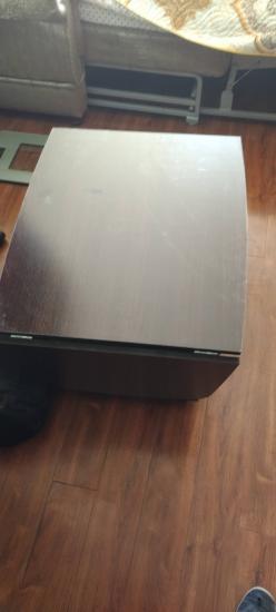 Собран новый стол: установлены ножки, закреплена столешница, проверена устойчивость, зафиксированы крепления, проведена финальная проверка качества.