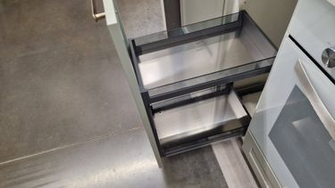 Установка выкатной корзины-стойки Еврозапил столешницы из HPL Замена фасадов