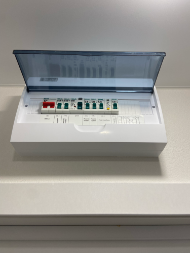 Проведена проверка электрощита, выполнена диагностика автоматов, выявлены неисправности, даны рекомендации по улучшению безопасности и повышению эффективности системы.