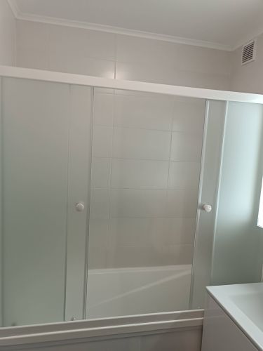 Установка ширмы на ванну шириной свыше 111 см Монтаж зеркального шкафа с подсветкой