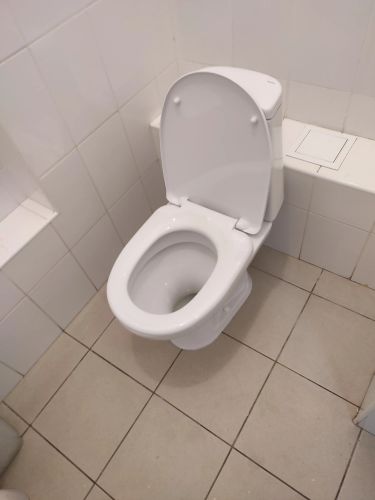 Установка напольного унитаза