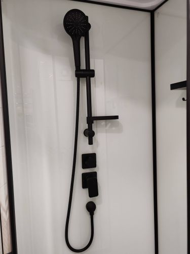 Установка душевой кабины шириной до 90 см