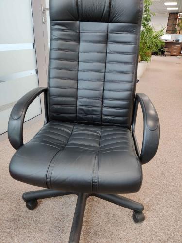 Обновлена обивка, укреплены подлокотники, заменены колеса, отрегулирован механизм подъема, улучшена устойчивость, устранены скрипы, восстановлен внешний вид, обновлен каркас.