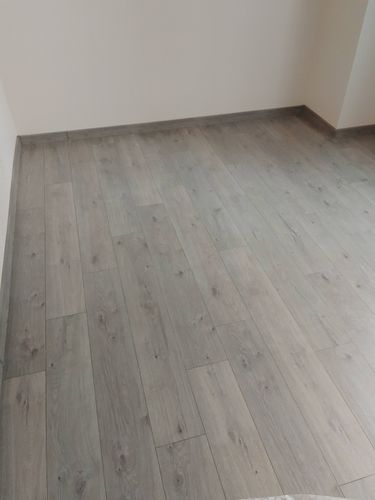 Монтаж пластикового плинтуса