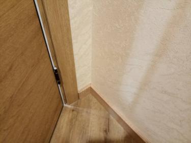 Монтаж деревянного/мдф плинтуса