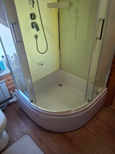 Установка душевой кабины шириной до 100 см