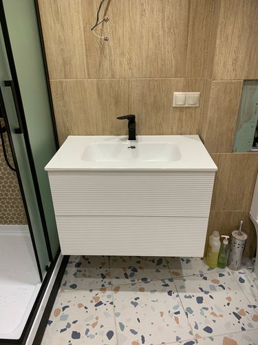 Выполнена установка нового устройства для сушки полотенец в ванной комнате. Обновлены коммуникации, произведён демонтаж старого оборудования, подключены трубы, проверена герметичность соединений.