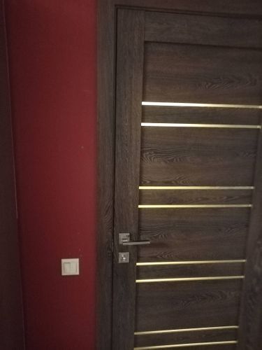 Установка дверного наличника