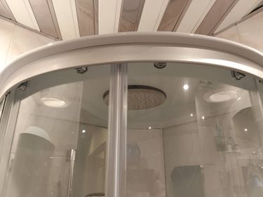 Установка душевой кабины шириной до 90 см