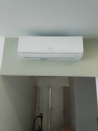 Установка сплит-системы мощностью охлаждения 7-9 kBTU