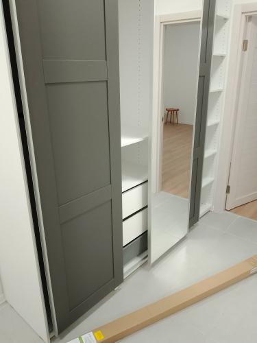 Сборка и установка настенной вешалки