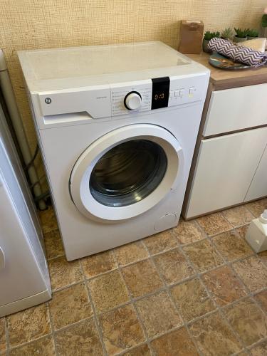 Подключено водоснабжение, слив, электропитание. Устройство выровнено, проверено на работоспособность. Установлены все необходимые соединения и крепления. Готово к использованию.