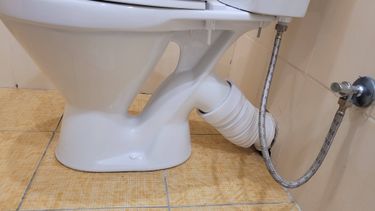 Установка напольного унитаза