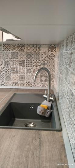 Монтаж воздуховода от вытяжки до отверстия в стене Выпил одного отверстия/углубления/присадка под петлю в материалах ДСП/Массив Установка фальшпанели / заглушки