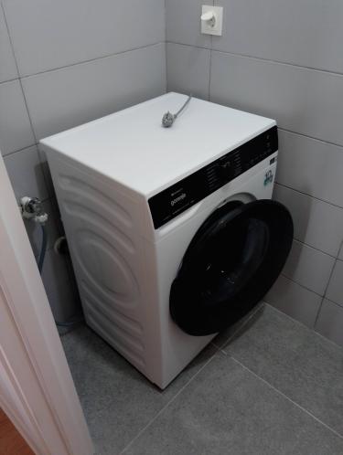 Установка отдельностоящей стиральной машины с подключением