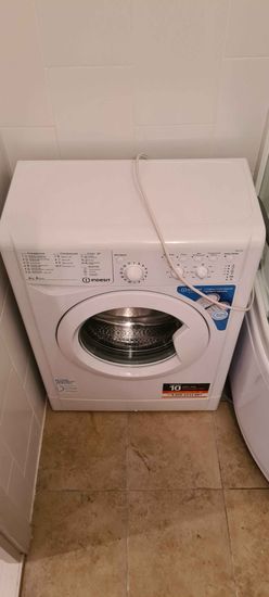 Подключение завершено: агрегат установлен, подключен к водопроводу, сливу и электросети. Проверена работоспособность, устранены возможные протечки, выровнено положение на полу.