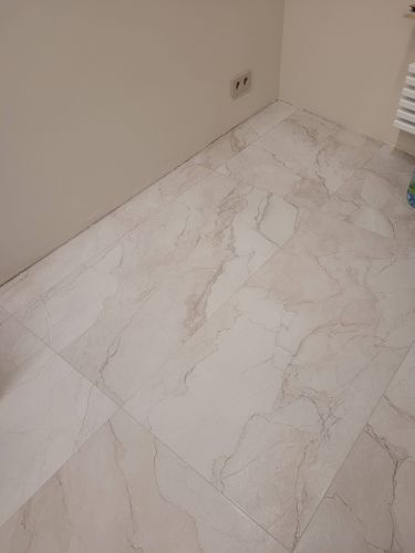 Устройство двухкомпонентной затирки в межплиточных швах