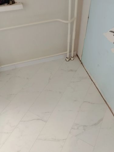 Монтаж пластикового плинтуса
