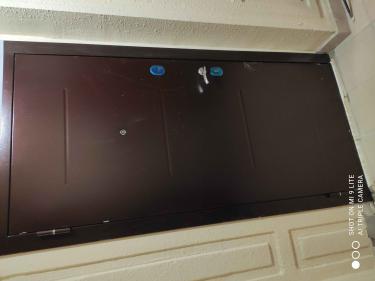 Установлена новая металлическая дверь, заменены петли, обновлён замок, улучшена шумоизоляция, отрегулирована фурнитура, устранены скрипы, выровнена поверхность, проверена герметичность.