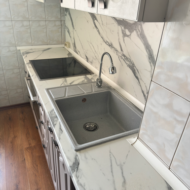 Установка и подключение врезной мойки Установка и подключение смесителя Установка столешницы ДСП