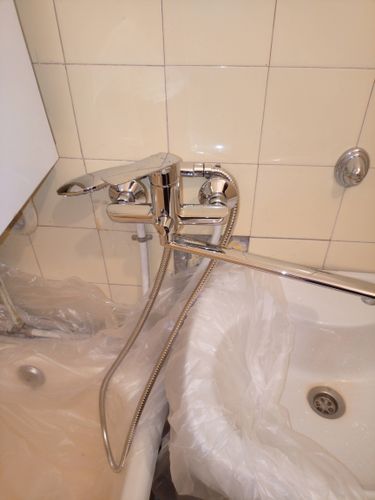 Установка смесителя (на готовые коммуникации)