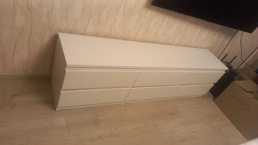 Собрана мебель: установлены ящики, закреплены фасады, выровнены поверхности, проверена устойчивость, обеспечена функциональность и эстетика. Завершено аккуратно и качественно.