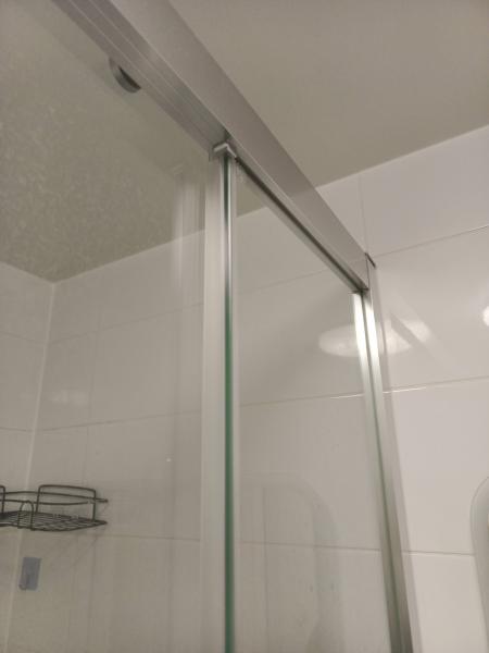 Замена уплотнительных резинок на дверце душевого уголка. регулировка дверей чек 