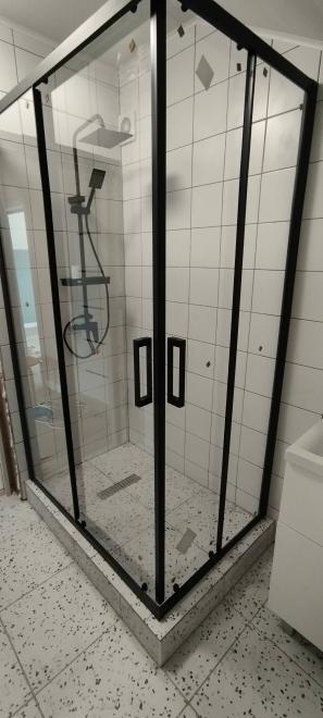 Установка душевого уголка шириной до 150 см