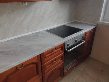 Установка столешницы ДСП Продольный пил столешницы ДСП/Массив Установка и подключение врезной мойки