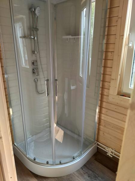 Установка душевой кабины шириной до 90 см