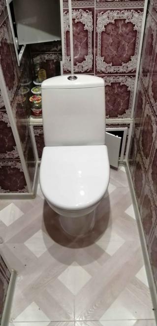 Установлено сантехническое оборудование, подключено к водопроводу и канализации, проверена герметичность соединений, закреплено на полу, проведены тесты на функциональность.