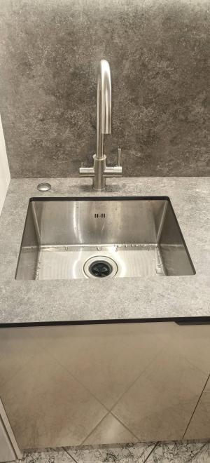 Установка и подключение подстольной мойки Установка и подключение смесителя Установка столешницы HPL