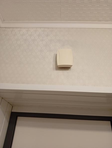 Монтаж потолочного полистрирол/пенополистирол плинтуса