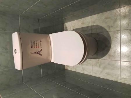 Установлен новый сантехнический прибор, подключены водопроводные коммуникации, проверена герметичность соединений, произведена регулировка сливного механизма, выполнена уборка рабочей зоны.