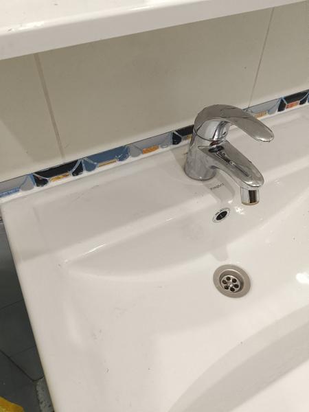 Установка комплекта: Тумба + Раковина + смеситель + зеркало