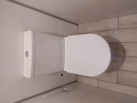 Установлен новый бачок, подключены коммуникации, проверена герметичность соединений, произведена регулировка механизма слива, проведена очистка рабочей зоны.