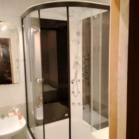 Установка душевой кабины шириной до 90 см