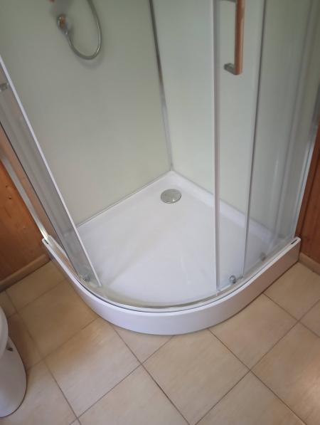 Установка душевой кабины шириной до 90 см