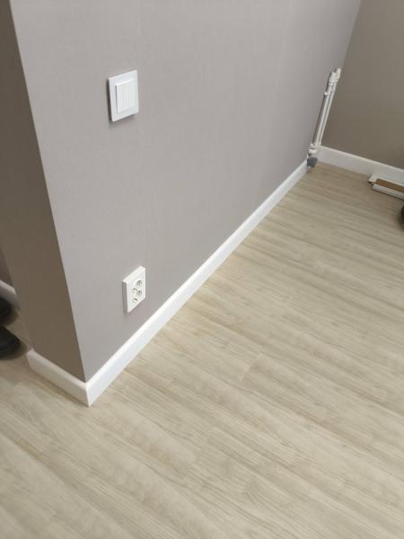 Монтаж полиуретанового/дюрополимерного/полистиролового плинтуса